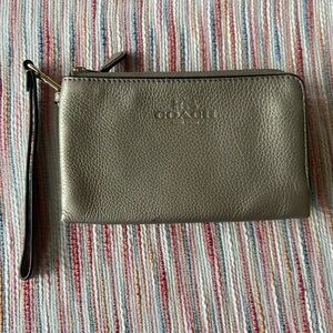 Coach Double Zip Wristlet Metallic Pebbled Leather Pewter Grey